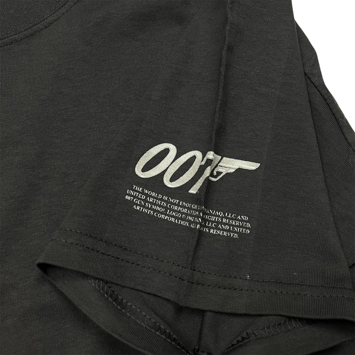1999 007: The World is not Enough Movie Promo tee / L