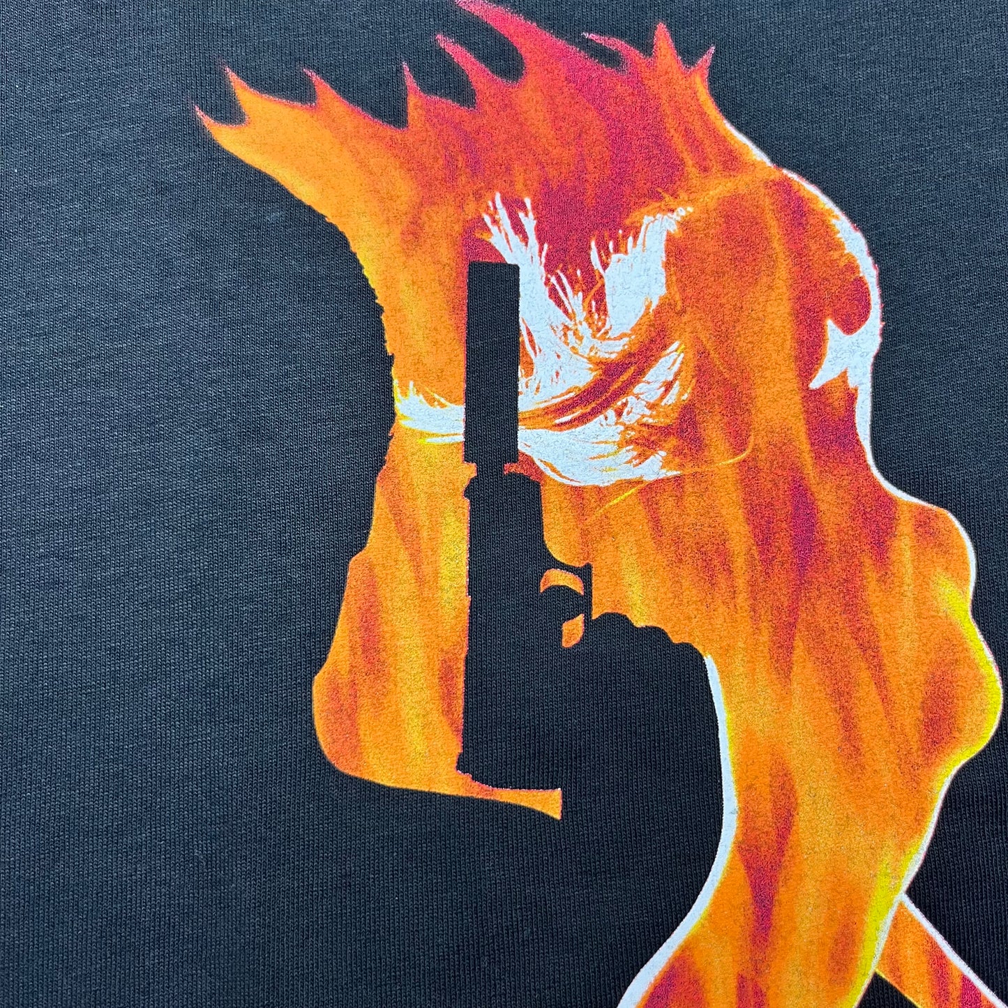 1999 007: The World is not Enough Movie Promo tee / L